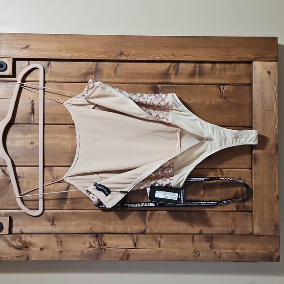 PrettyLittleThing Rose Gold Sequin Bodysuit Size 4 - Picture 6 of 16